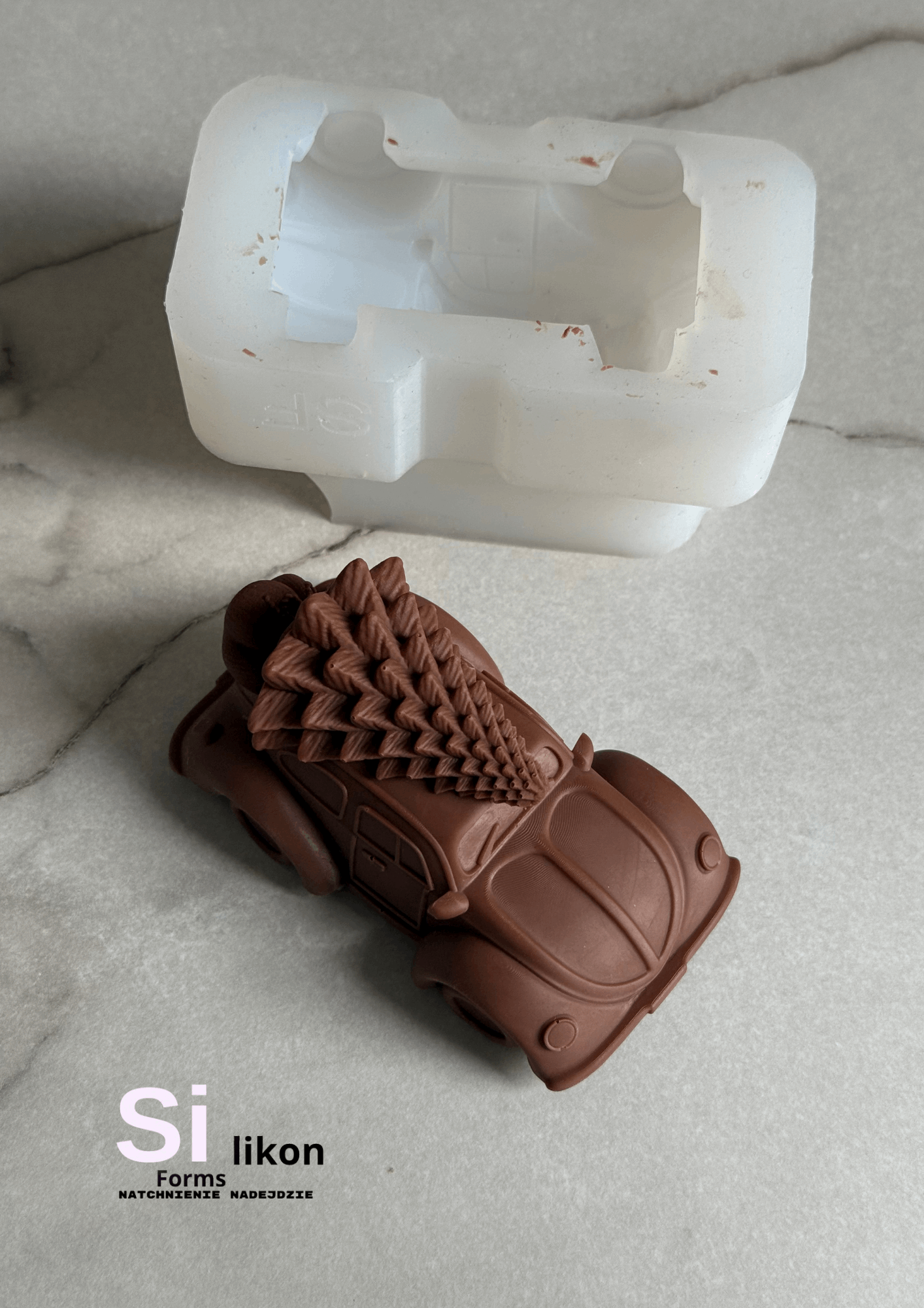 Samochód z choinką