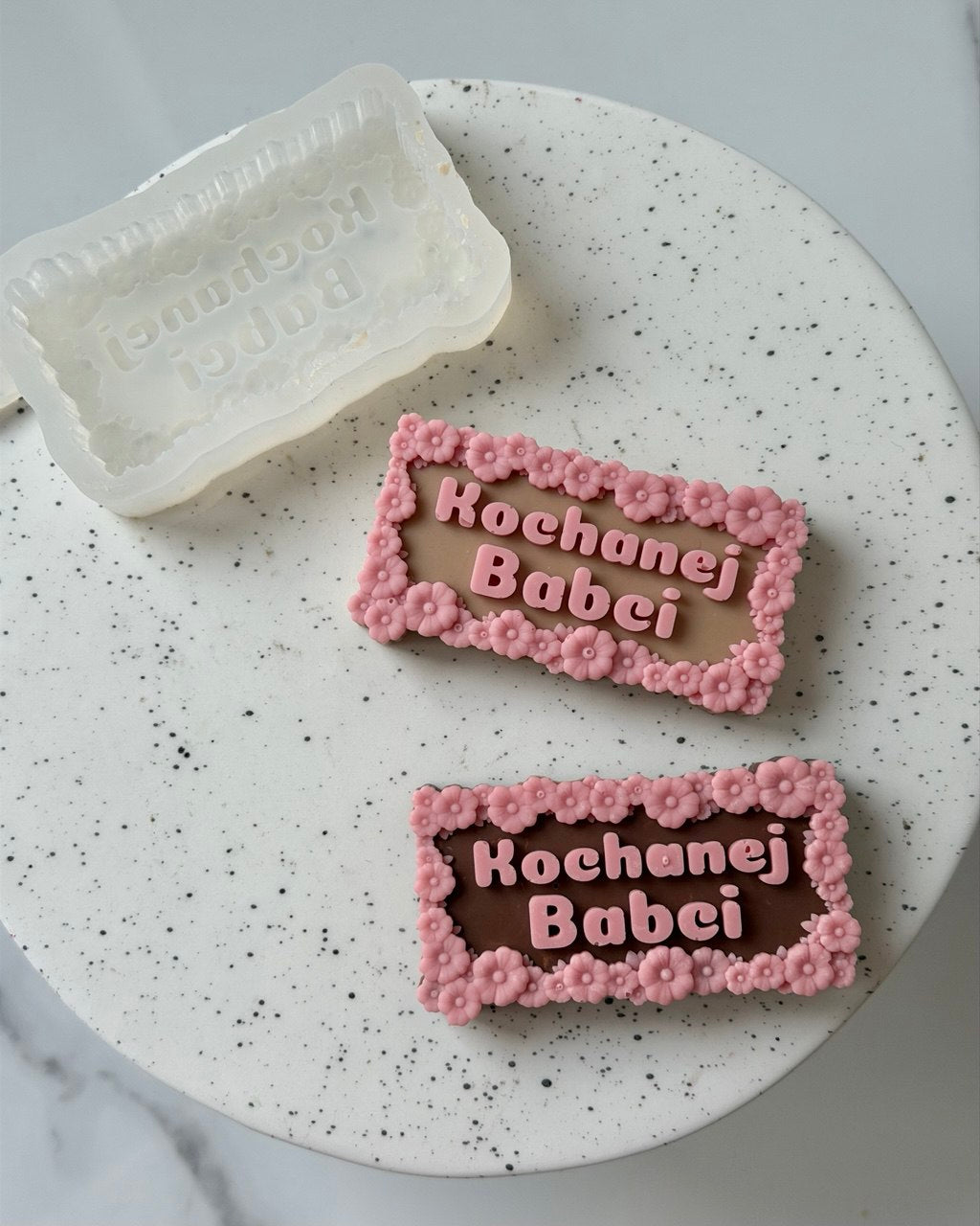 Napis „Kochanej Babci”